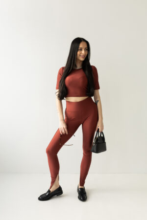 Komplet sportowy ceglasty - top + legginsy