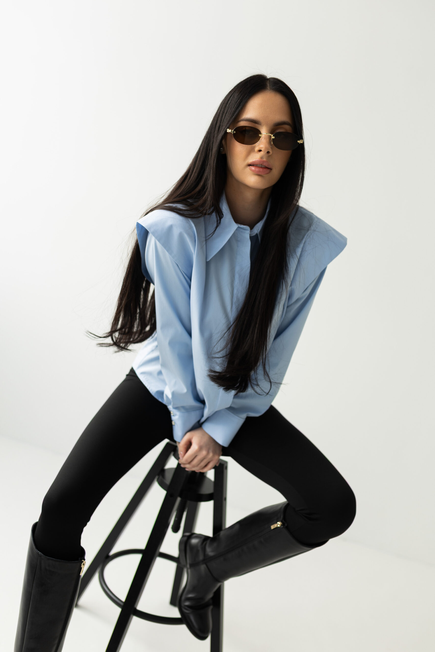 Koszula baby blue z efektownymi ramionami